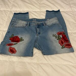 Embroidery Ankle Skinny Jeans, EUC